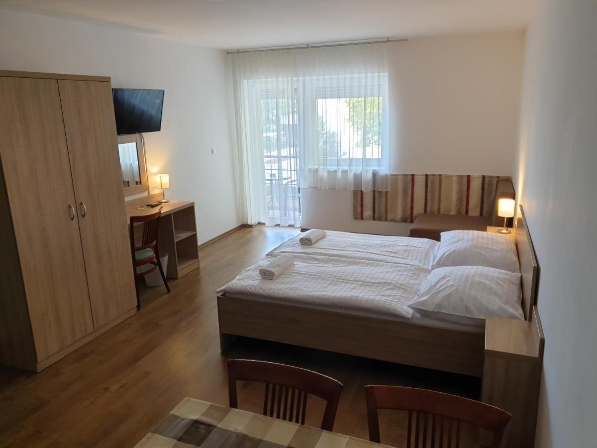 Adam Apartmanhaz Siofok Exterior photo
