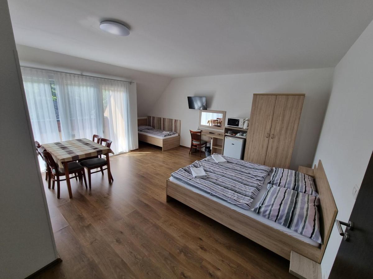 Adam Apartmanhaz Siofok Exterior photo