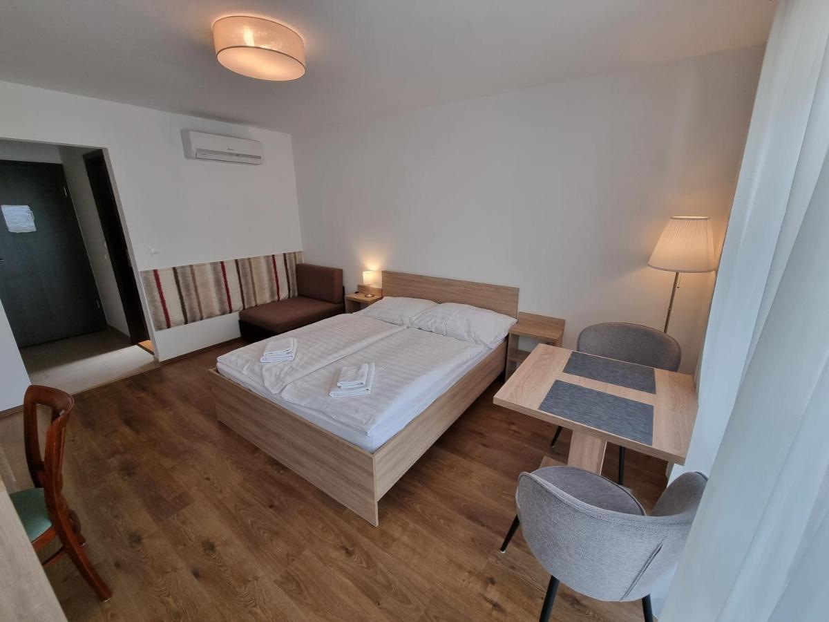 Adam Apartmanhaz Siofok Exterior photo