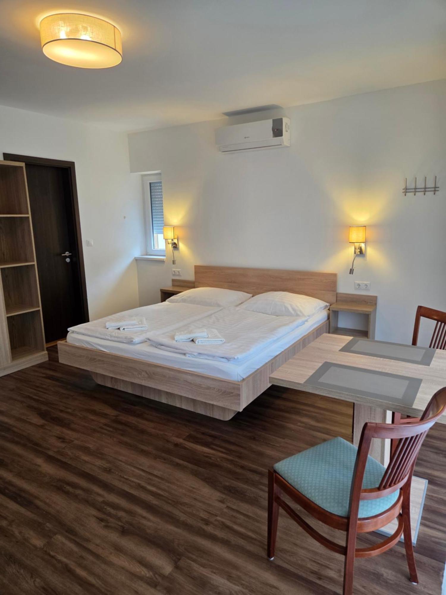 Adam Apartmanhaz Siofok Exterior photo
